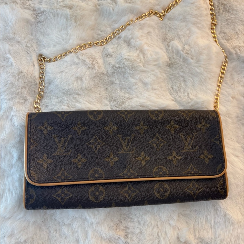 Authentic vintage Louis Vuitton Monogram Pochette Clutch